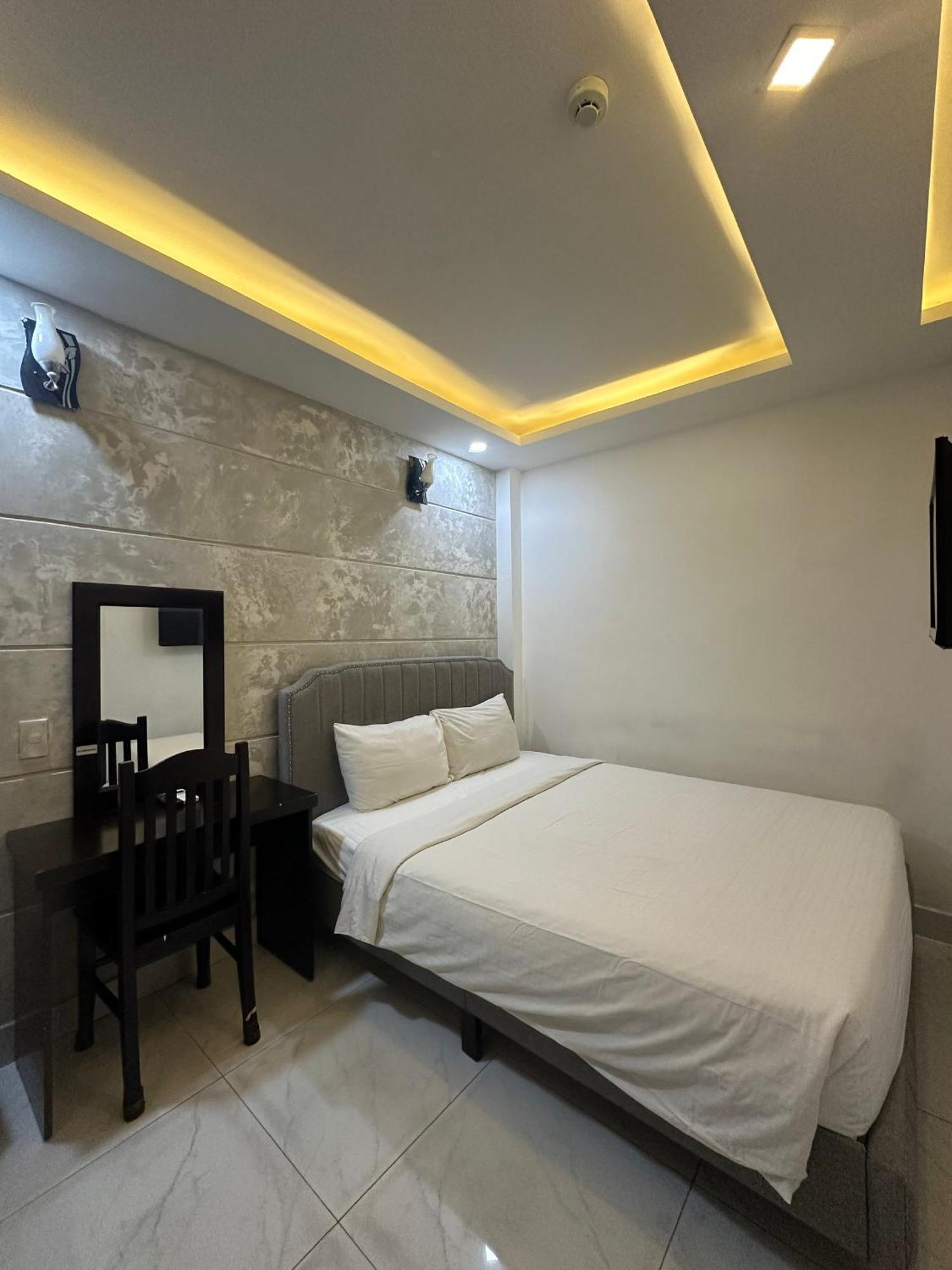 Yaya Sai Gon Hotel Bui Vien Walking Street Хошимин Экстерьер фото